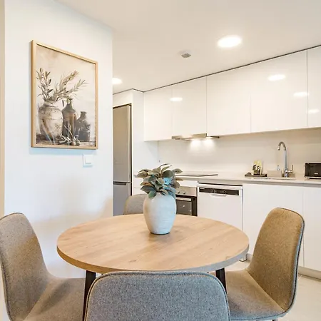 Ae2.2b - Newly Built With Big And Sunny Balcony 公寓